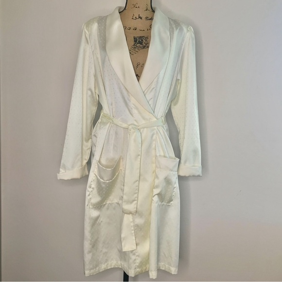 Vtg Victoria's Secret Gold Crown Label Satin Robe w/ belt Size Large Ivory 70s - Picture 2 of 13